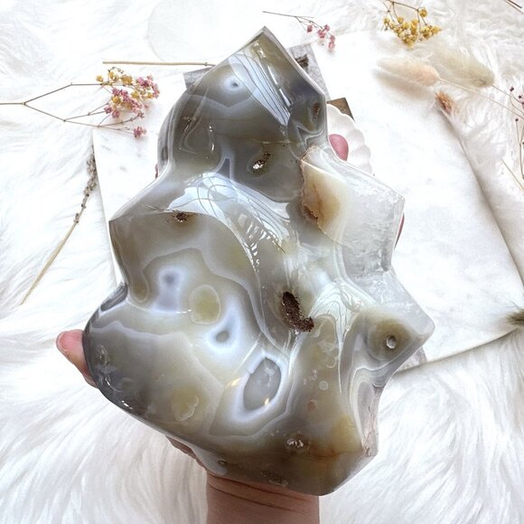 1.94kg Large Agate Flame Carving | Statement Piece - Picture 5 of 6